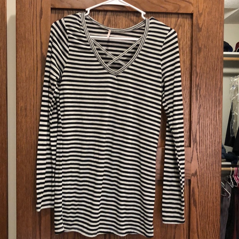 Black & white V neck, long sleeve